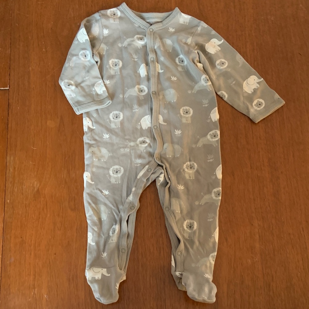🍊5/$25 C&A Grayish Green Animal Print Footie for Kids size 6-9m